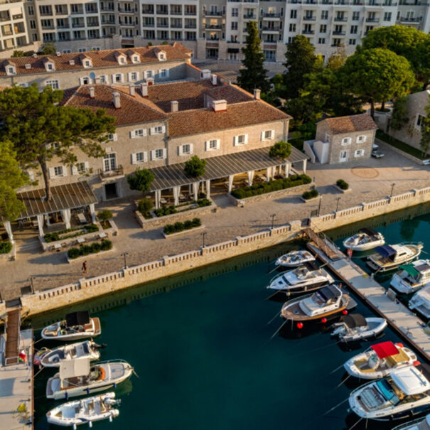 Lazure Marina & Hotel